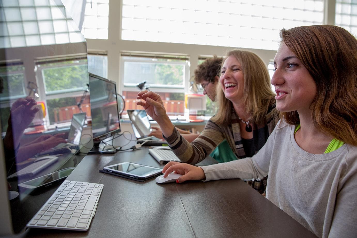 Adult helping youth with STEM project.